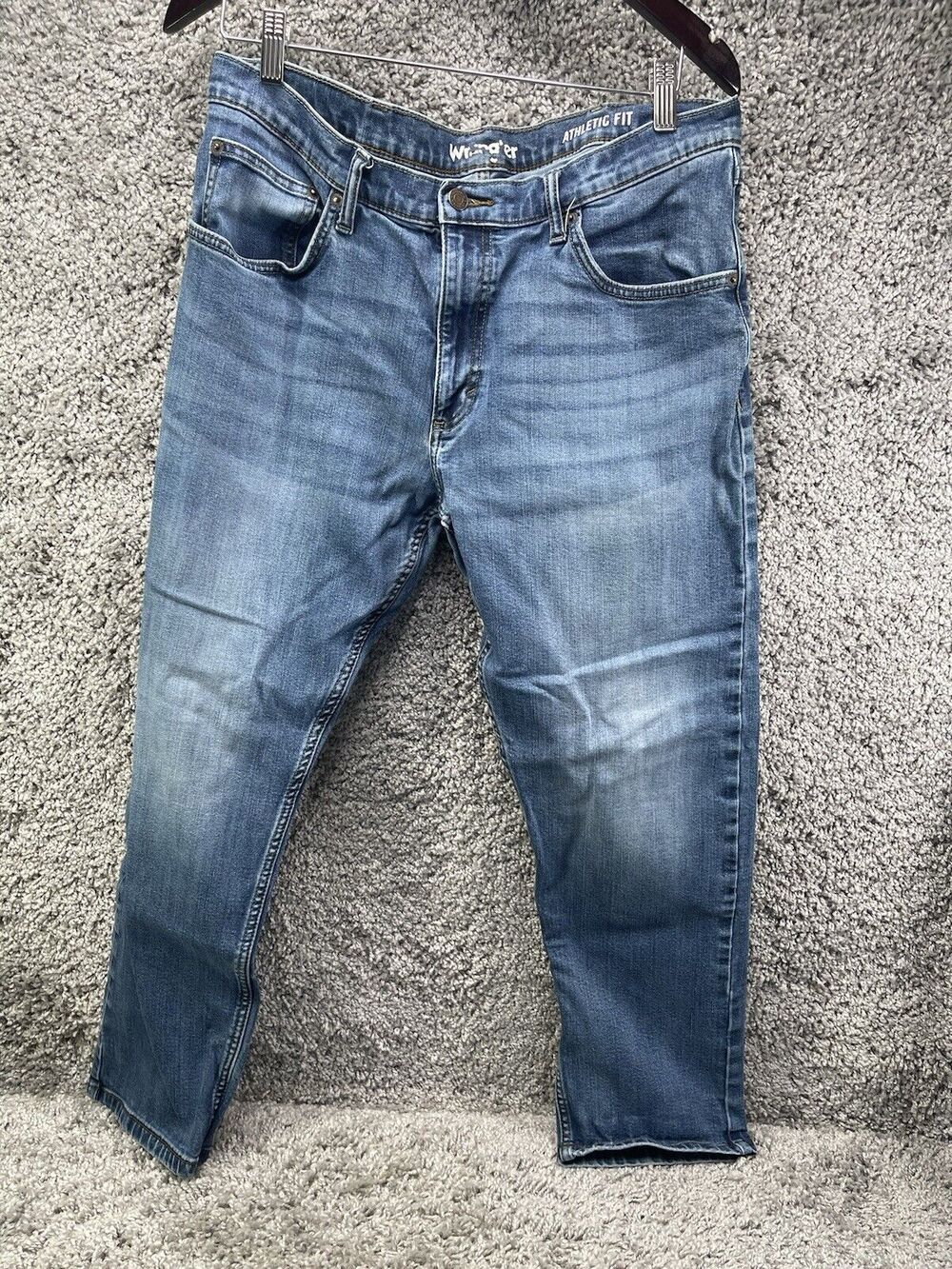 Wrangler Jeans Mens 34x29 Blue Athletic Fit Premium Quality Medium Wash Denim